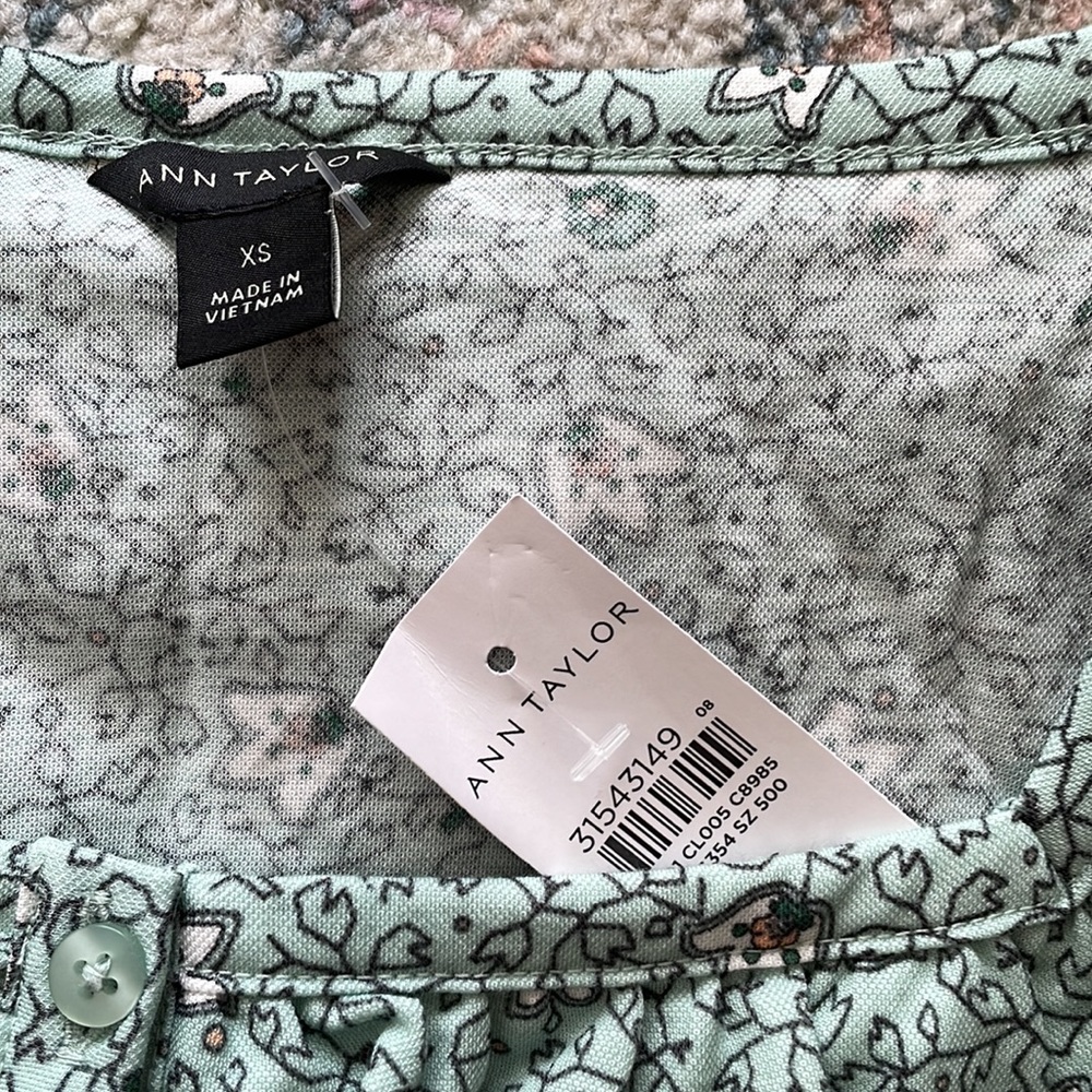 Ann Taylor Sea-Green Floral Top - Picture 5 of 6